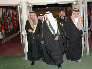 الملك: الله أراد بالأديان إسعاد البشر لا شقاءهم