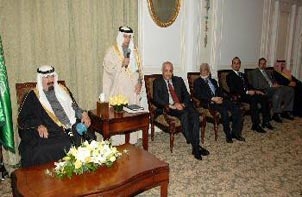 خادم الحرمين: الأعمال السياسية شوشت على الأديان