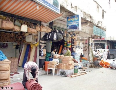 الشتاء والأمطار تزيدان من أرباح محال صنع الخيام في الغرابي