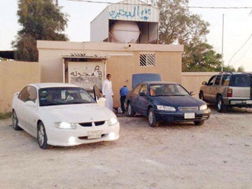"تحلية خيرية" تسقي نصف مليون شخص بلا مقابل منذ 15 عاماً