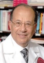 د.صقر يحصل على جائزة الأستاذ المتميز للعلوم الصيدلية