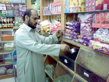 "الشتاء" يزيد الطلب على الحبة السوداء.. والأسعار ثابتة
