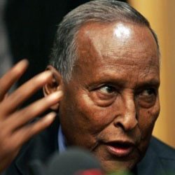 الرئيس الصومالي يقيل الحكومة.. ورئيس الوزراء يرد: لا يحق له ذلك