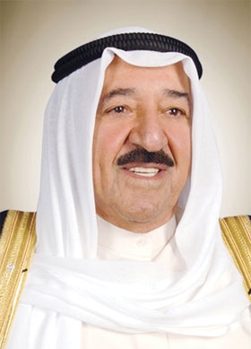 أمير الكويت يقيل الحكومة رسميا