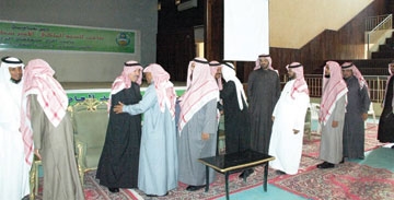 معهد العاصمة النموذجي يعايد منسوبيه