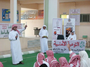 ملَّ المعلمون الوعود .. هل يكمن الحل في جمعية أهلية ؟!