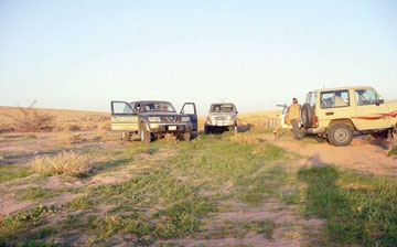 شاب يعثر على فتاتين تائهتين في صحراء رفحاء وينقذهما من الهلاك