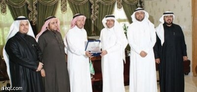 الشعلة يدعم النادي بأعضاء شرف جدد