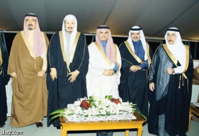 الخثلان يحتفل بزفافه