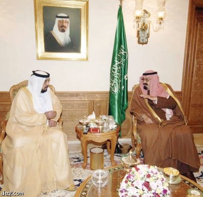 الملك عبد الله يستقبل خليفة بن زايد وحمد بن خليفة