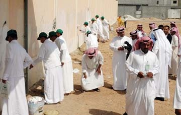 بلدية عرقة تنظم حملة الحائط النظيف