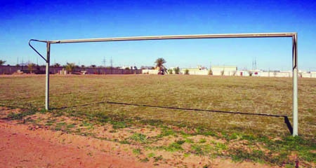 أندية رياضية "متهالكة".. من يسجل الهدف؟