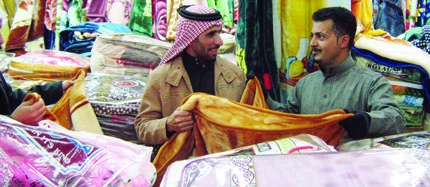 خوف مستهلكين من غلاء "البطانيات" يرفع نسبة الطلب عليها