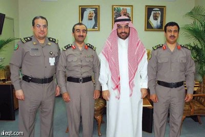 السحيمي يقلد عدداً من ضباط قوى الأمن رتبهم