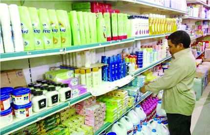 المنظفات والمواد البلاستيكية تحافظ على مبيعاتها بأسعار "معقولة"