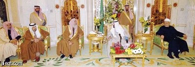 خادم الحرمين يدعو وسائل الإعلام لعدم فتح باب الإفتاء لغير العلماء الثقات
