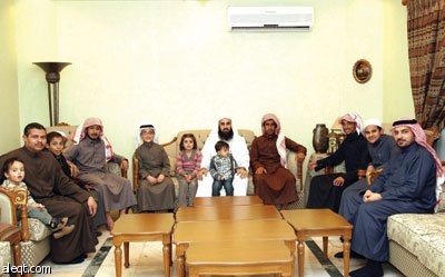 الحياة مدرسة واسعة ومتعددة المشاهد والمواقف وتحتاج إلى اليقظة والفطنة