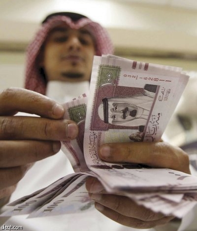 مختصون: غياب التكامل يضعف آلية السداد الآلي ويعزز استخدام النقد