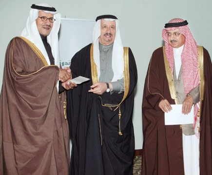 أمانة "سعفة القدوة الحسنة" تكرم "هيئة الاتصالات" لفوزها بباكورة جوائزها