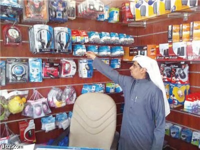 "الهواية" تدخل شابا "تجارة الكمبيوتر" مصادفة.. وعوائق العمل لم تحبطه