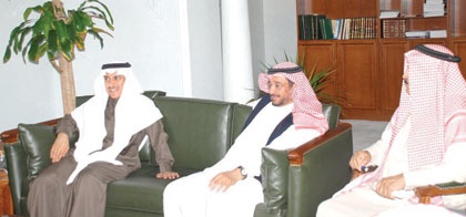 العيبان يباشر عمله في مقر حقوق الإنسان.. والسديري يزوره للمباركة