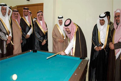 افتتح الأمير عبد العزيز بن ماجد بن عبد العزيز أمير المدينة المنورة مشروع بيت الطالب بتكلفة إجمالية بلغت 11مليون ريال.