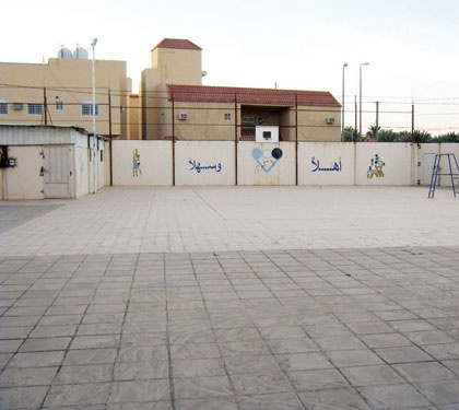نادي الوصيل.. الأهالي يطالبون بإغلاقه والمديونيات تخنقه