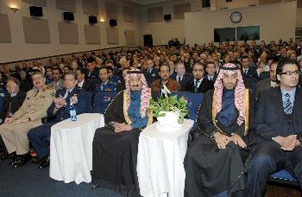 الأمير سلمان بن عبدالعزيز  يشرف حفل تخرج نجله الملازم طيار خالد بن سلمان بن عبدالعزيز
