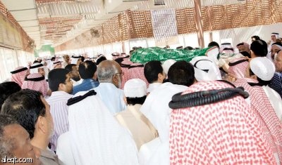 أعيان جدة ورجال الأعمال يوارون وهيب بن زقر في الثرى