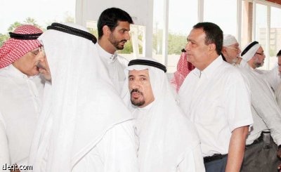 أعيان جدة ورجال الأعمال يوارون وهيب بن زقر في الثرى
