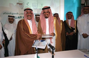 الأمير مقرن يوقع اتفاقية مع جامعة الملك سعود وعقد إنشاء كرسي الأمير مقرن لأمن المعلومات