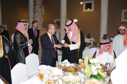 الأمير سلطان بن سلمان يحتفي بمدير "اليونسكو" والوفد المرافق