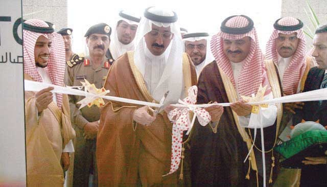 محافظ الأحساء يفتتح مجمع "الاتصالات السعودية" الجديد