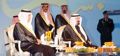 خادم الحرمين يتوج الفائزين بجائزة الملك فيصل العالمية لعام 2009