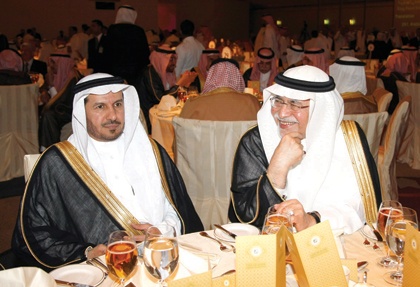 خادم الحرمين يتوج الفائزين بجائزة الملك فيصل العالمية لعام 2009