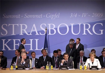 رؤساء دول وحكومات الناتو يوافقون على استئناف المباحثات مع روسيا