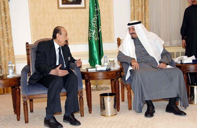 ولي العهد يستقبل الأمير متعب بن عبدالعزيز