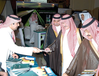 الأمير سطام: إمكانات وقدرات شبابنا الشريك الرئيسي في تنمية الوطن