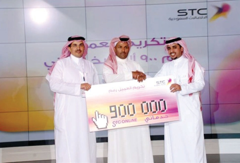 "الاتصالات السعودية" تكرم العميل رقم 900 ألف عبر بوابتها الإلكترونية "خدماتي"