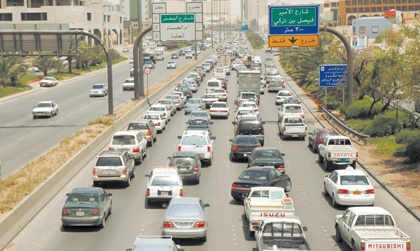 1.6 سيارة لكل أسرة.. مليون مركبة تجوب الرياض يوميا!