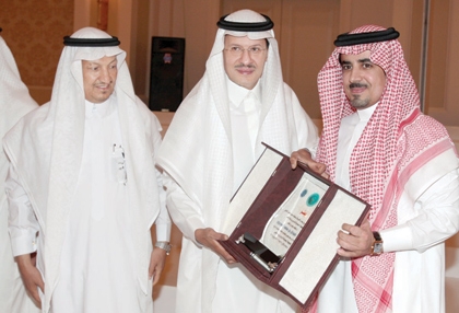 عبد العزيز بن سلمان: تضاعفت قناعتي بأن البلد فيه من الأخيار الكثير