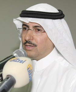القصيبي يطالب الرسامين بتطوير شخصية "كاريكاتيرية" للمواطن البسيط