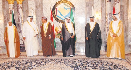 الإمارات تفاجئ الخليجيين وتقرر الانفراد بسياستها النقدية