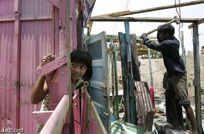 أبطال فيلم"المليونير الصعلوك" يعيشون في مساكن متداعية في مومباي