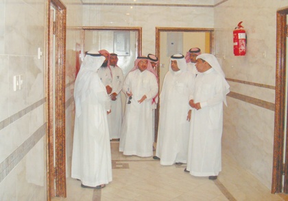 د. القحطاني يتفقد منزل منتصف الطريق للمتعافين من المخدرات بالرياض