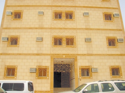د. القحطاني يتفقد منزل منتصف الطريق للمتعافين من المخدرات بالرياض