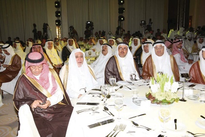 خالد الفيصل: نركز على قيم العمل والجودة والتميز لنصل العالم الأول