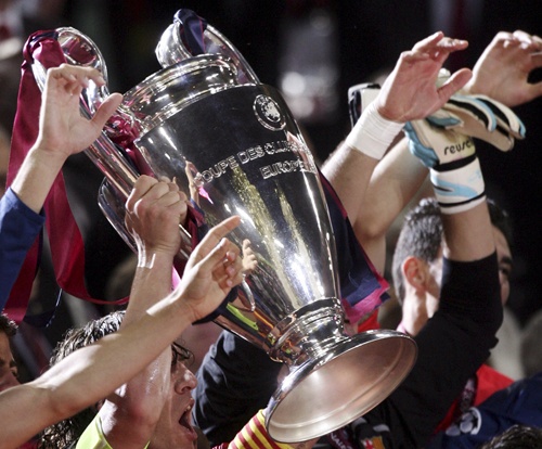 صور تتويج برشلونه بدوري أبطال أوروبا.