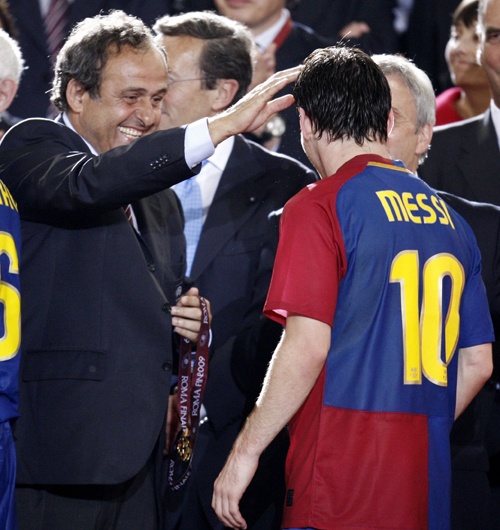 صور تتويج برشلونه بدوري أبطال أوروبا.