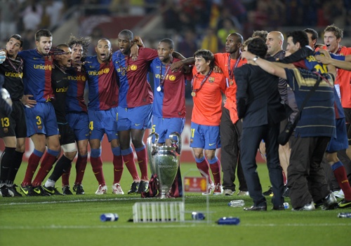 صور تتويج برشلونه بدوري أبطال أوروبا.